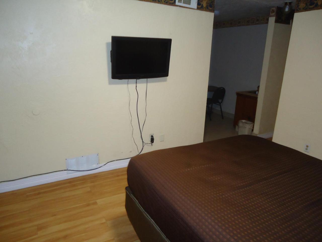 Budget Inn Лотон Экстерьер фото