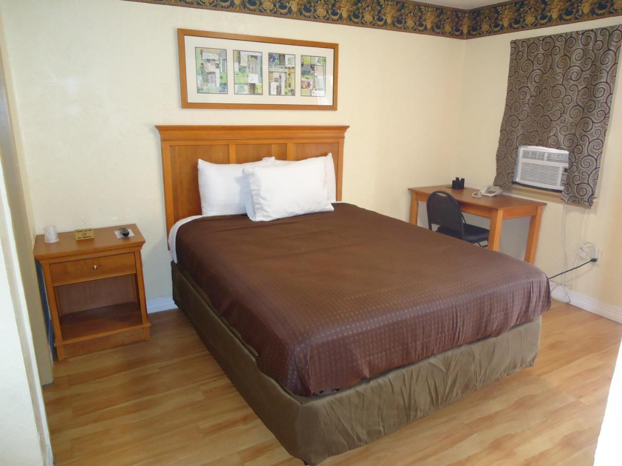 Budget Inn Лотон Экстерьер фото
